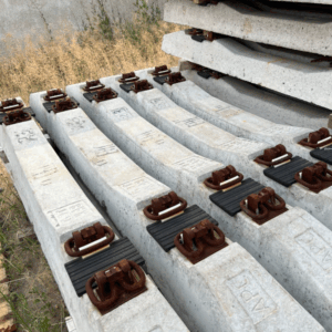 Шпала железобетонная в сборе с креплением АРС - (новая)