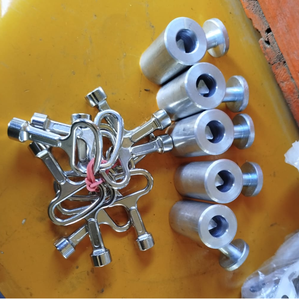 Замок для замыкания закладок стрелочных переводов (замок для стяжной...связной полосы) - новый